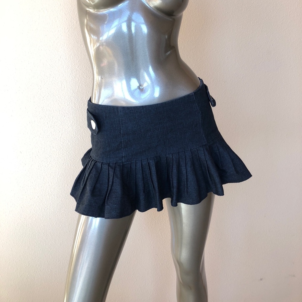 Small sassy jean mini skirt 💜 never been worn